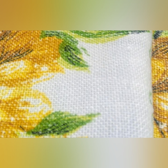 Rectangular mid-century Collectable Tablecloth. Hand made, yellow flowers - Picture 9 of 11
